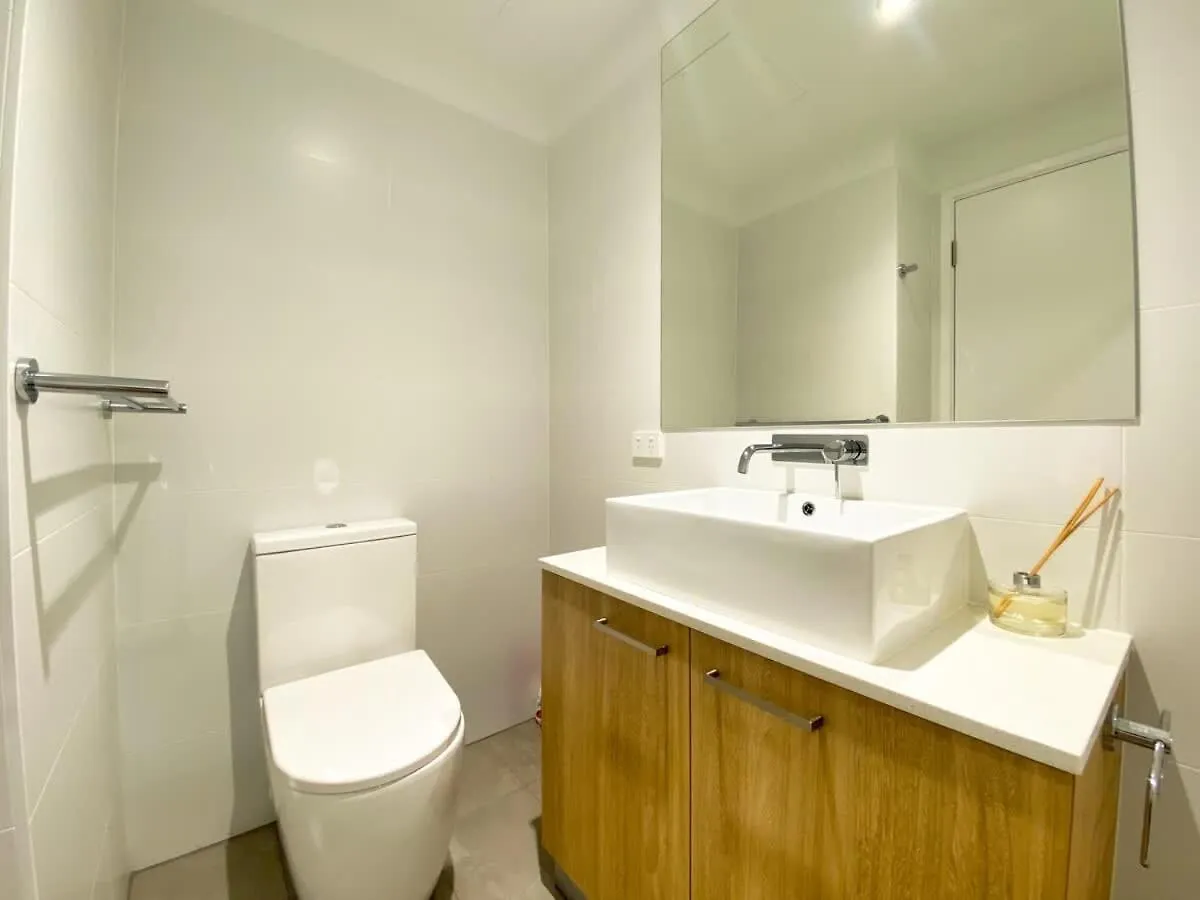 Stunning 2Br Apt @ Adelaide Cbd With Pool-Gym-Bbq